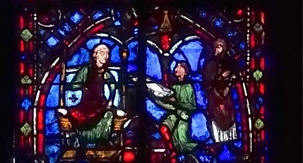 [8] Théophile, assis sur son siège (à gauche) reçoit des offrandes des vassaux de l'église. Un personnage à genoux lui présente un énorme poisson.