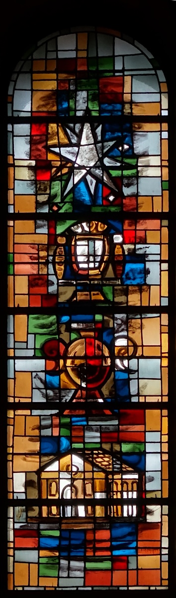 <Les vitraux du chœur