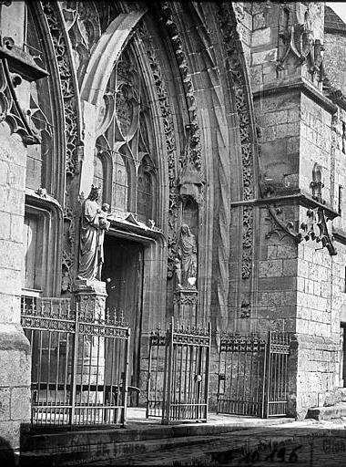 le portail<br>Eglise Notre-Dame - Moret-sur-Loing 77