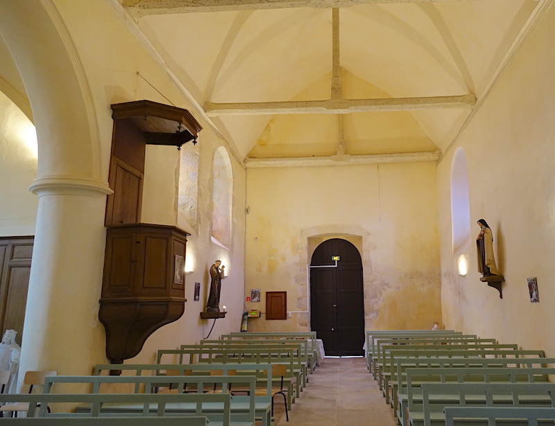 la chaire à prêcher, à gauche, l'accès la chapelle de la Vierge
