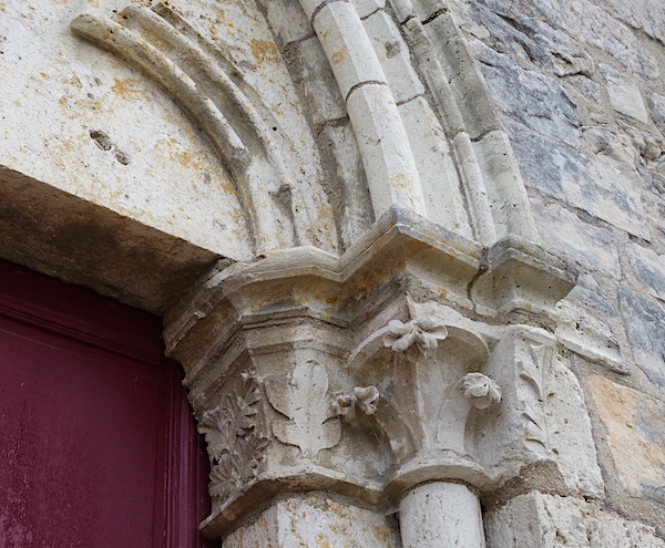 Chapiteau du portail<br>Eglise Saint Etienne - Villiers-sous-Grez 77