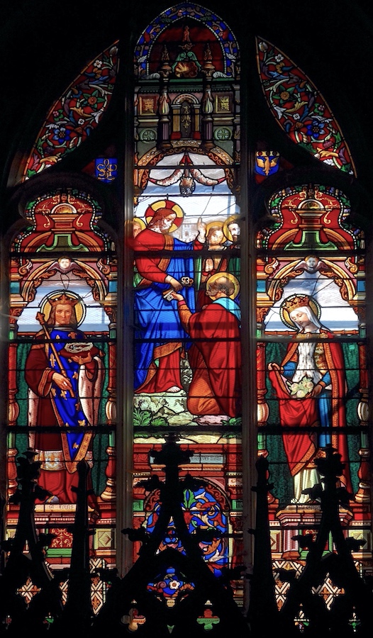 Vitrail composite : St Louis, Jésus remet les clés à St Pierre, Elisabeth de Hongrie<br>Eglise St Thibault - Joigny 89
