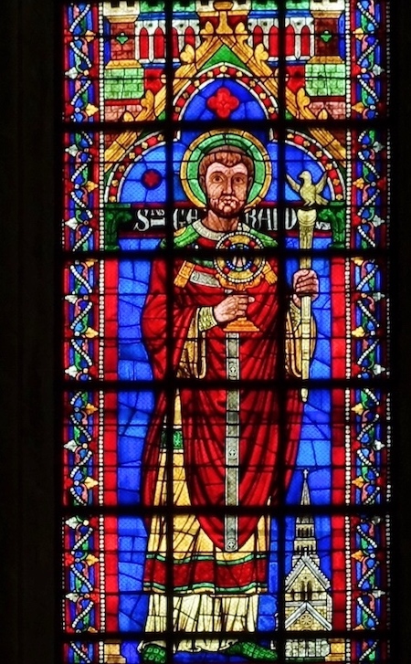 [6] Saint-Gérard, 33e évêque de Toul, présentant le reliquaire contenant le saint clou de sa main droite et tenant le bâton pastoral de sa main gauche 