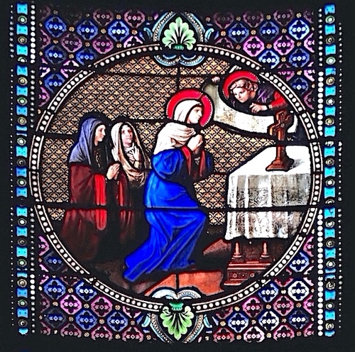 [3] Geneviève reçut le voile des vierges consacrées. Elle passe dès lors beaucoup de temps à prier.<br>Eglise Saint Ambroise - Paris (11)