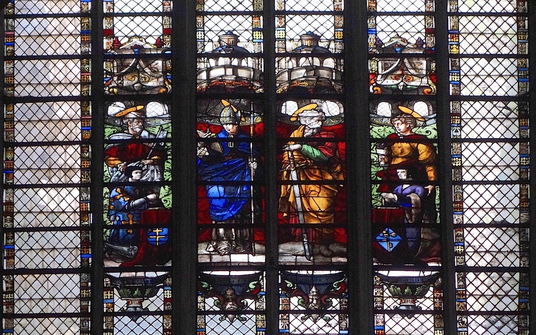 Pierre Pyon présenté par Saint Pierre (à gauche) et son épouse Jeanne Fuestot présentée par Saint Jean (à droite) avec Saint Claude et Saint Paul.