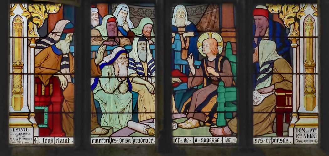 et tous étaient émerveillés de sa prudence et de la sagesse de ses réponses