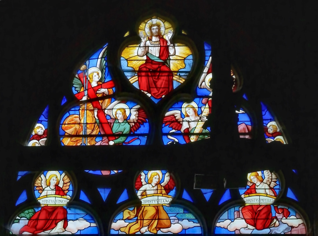 et comme ils mangeaient, Jésus prit le pain, le bénit et le donna à ses disciples ...