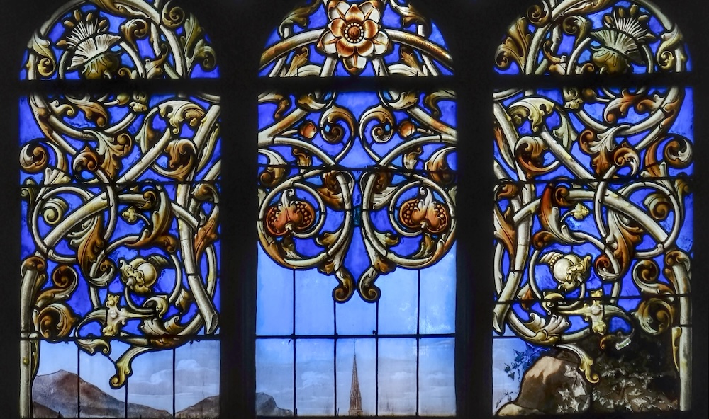 vitrail Notre-Dame de Lourdes