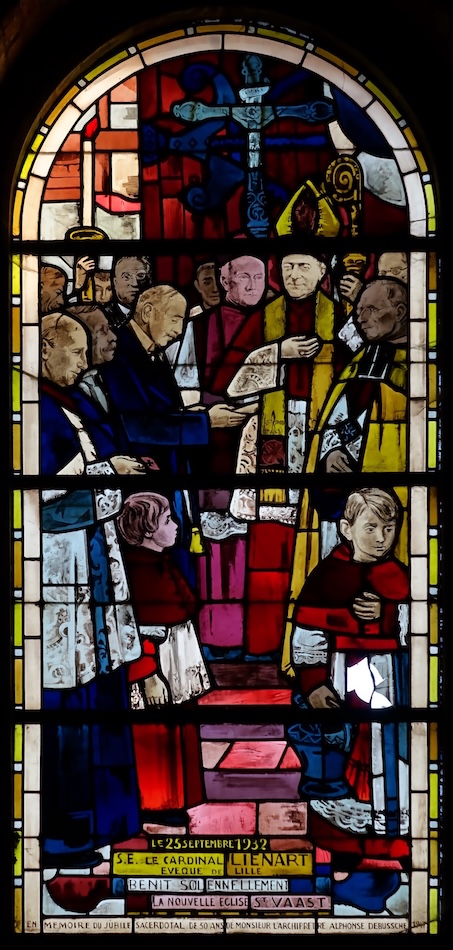 le 25 septembre 1932, le cardinal LEINART, évêque de Lille, bént solennelemenyt la nouvelle église st Vaast