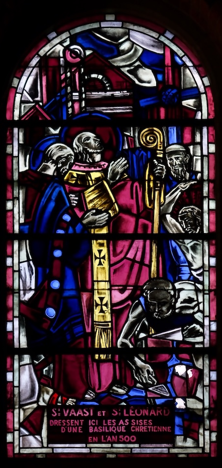 St Vaast et St Léonard dressent ici les assisies d'une basilique chrétienne en l'an 500