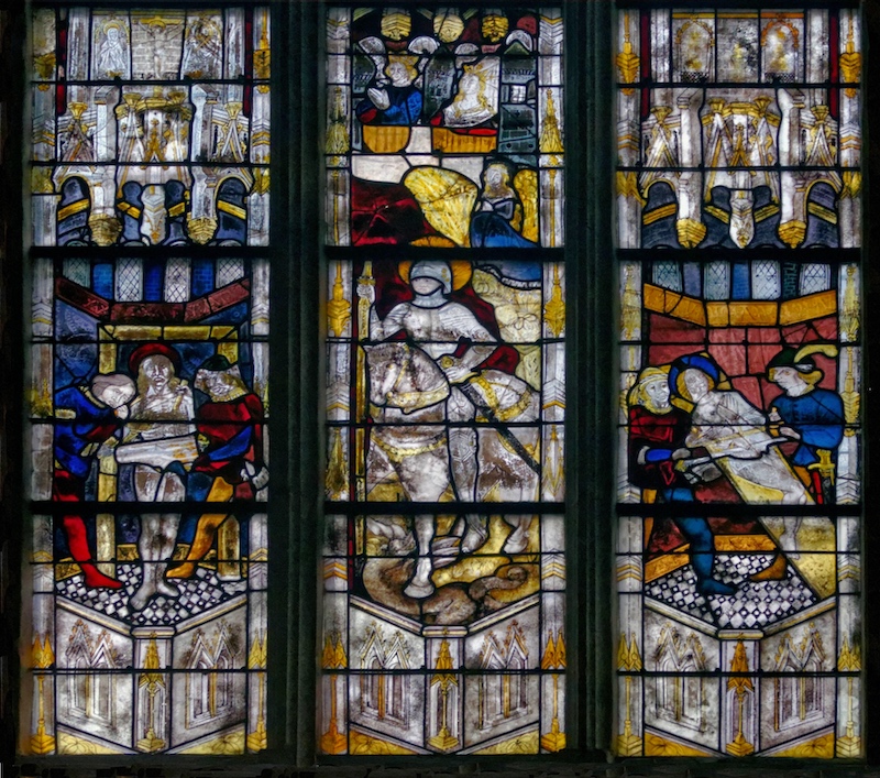 Saint Georges et le dragon (au centre) ; Martyre de Saint Georges (à gauche on lui brûle les flancs, à droite, St Georges est scié en deux)