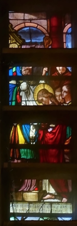 [6] à l'âge de 15 ans, Geneviève reçut le voile des vierges consacrées à Dieu 