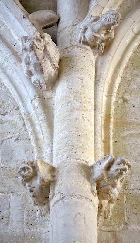 Chapiteau de la nef<br>Basilique Saint Mathurin - Larchant 77