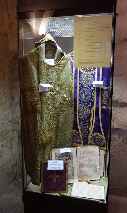 vêtements liturgiques
