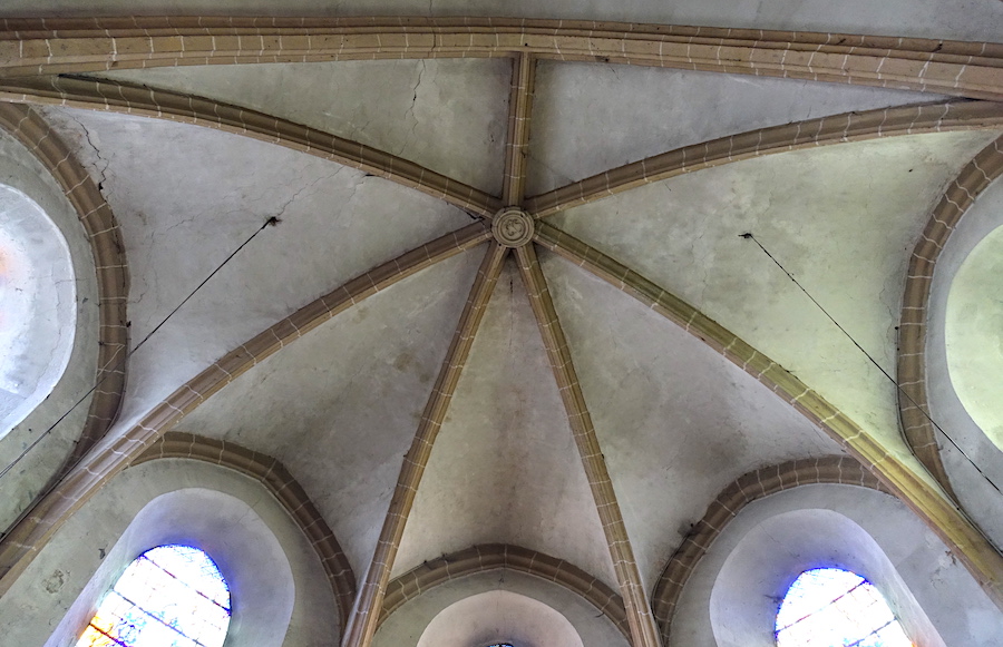 Les voûtes sexpartites de la nef et du chevet datent de la fin XVe-début XVIe siècle