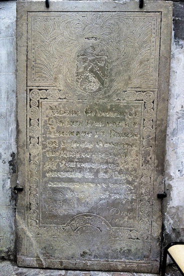 Pierre tombale de François Ier Le Charron <br />mort en 1651