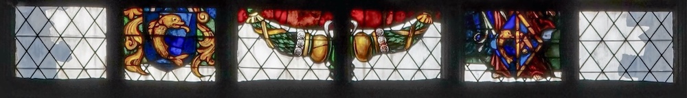 S16 - vitrail de la Vierge