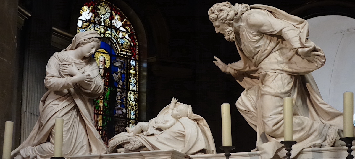 « La Nativité » de Michel Auguier (1612 ou 1614-1686) : Groupe en marbre blanc  sculpté à l’origine pour Anne d’Autriche et qui se trouvait au Val de Grâce (une copie s’y trouve encore actuellement).  - Eglise Saint Roch - Paris (1)