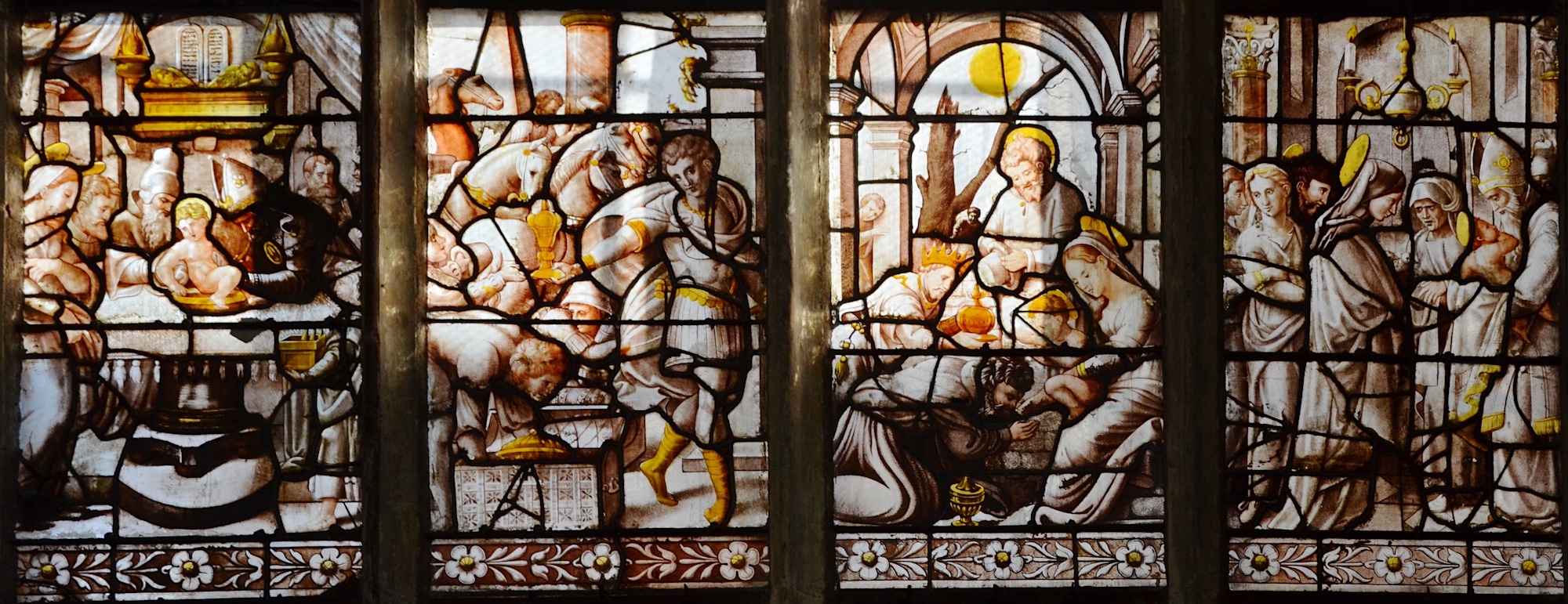 La circoncision (à gauche), l'adoration des mages, la présentation au temple (à droite)<br>Eglise Saint Pantaléon - Troyes 10