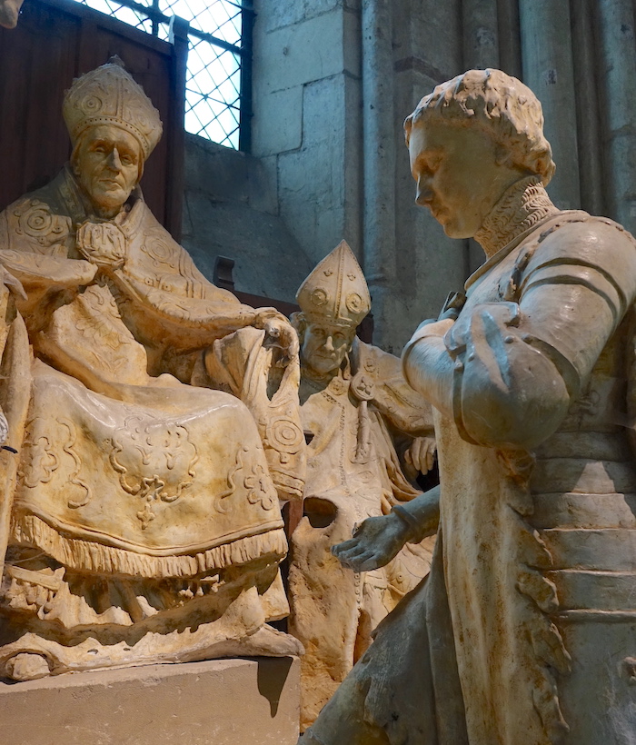 la réhabilitation de Jeanne d'Arc - Groupe sculpté d'Émile Pinchon<br>Cathédrale Notre-Dame - Noyon 60