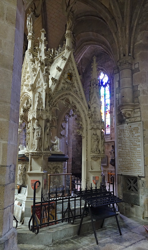 tombeau de saint Yves
